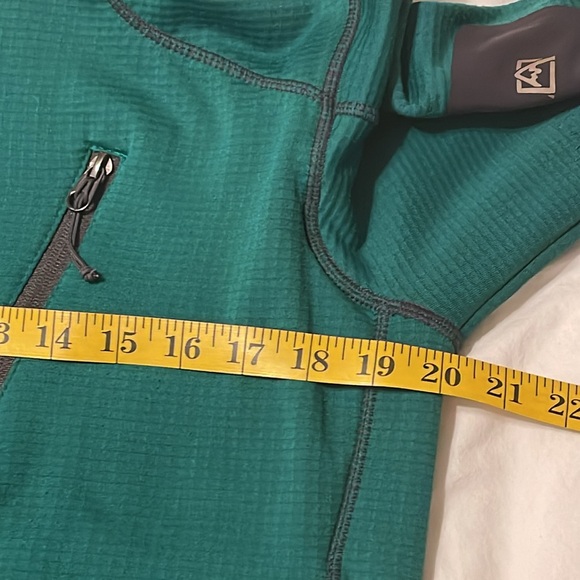 AVALANCHE Pullover. Size Small - Picture 11 of 11